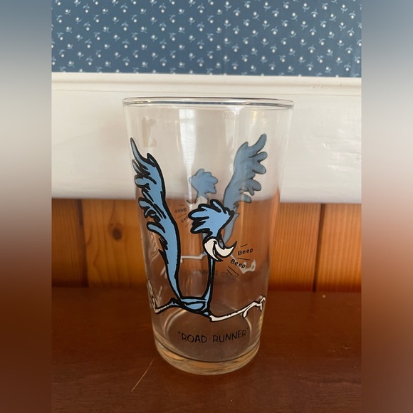 Other - 1973 LOONEY TUNES Tumbler Glass Road Runner Pepsi Black Letters Raised Line